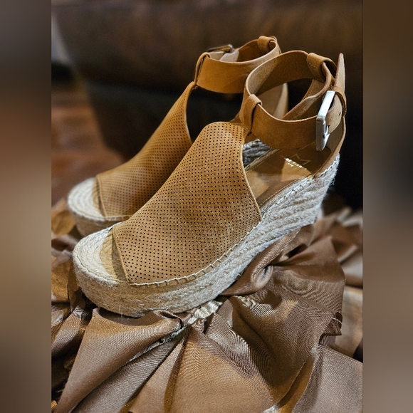 Marc Fisher Natural Suede “Annie” Wedges - Picture 6 of 13